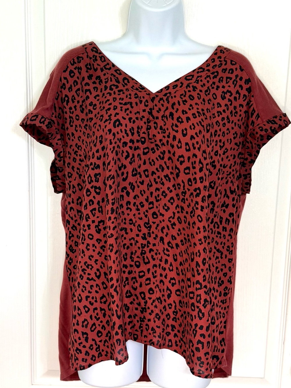 Fortune & Ivy Rust maroon colored Animal Print V-Neck Womens Top size XL